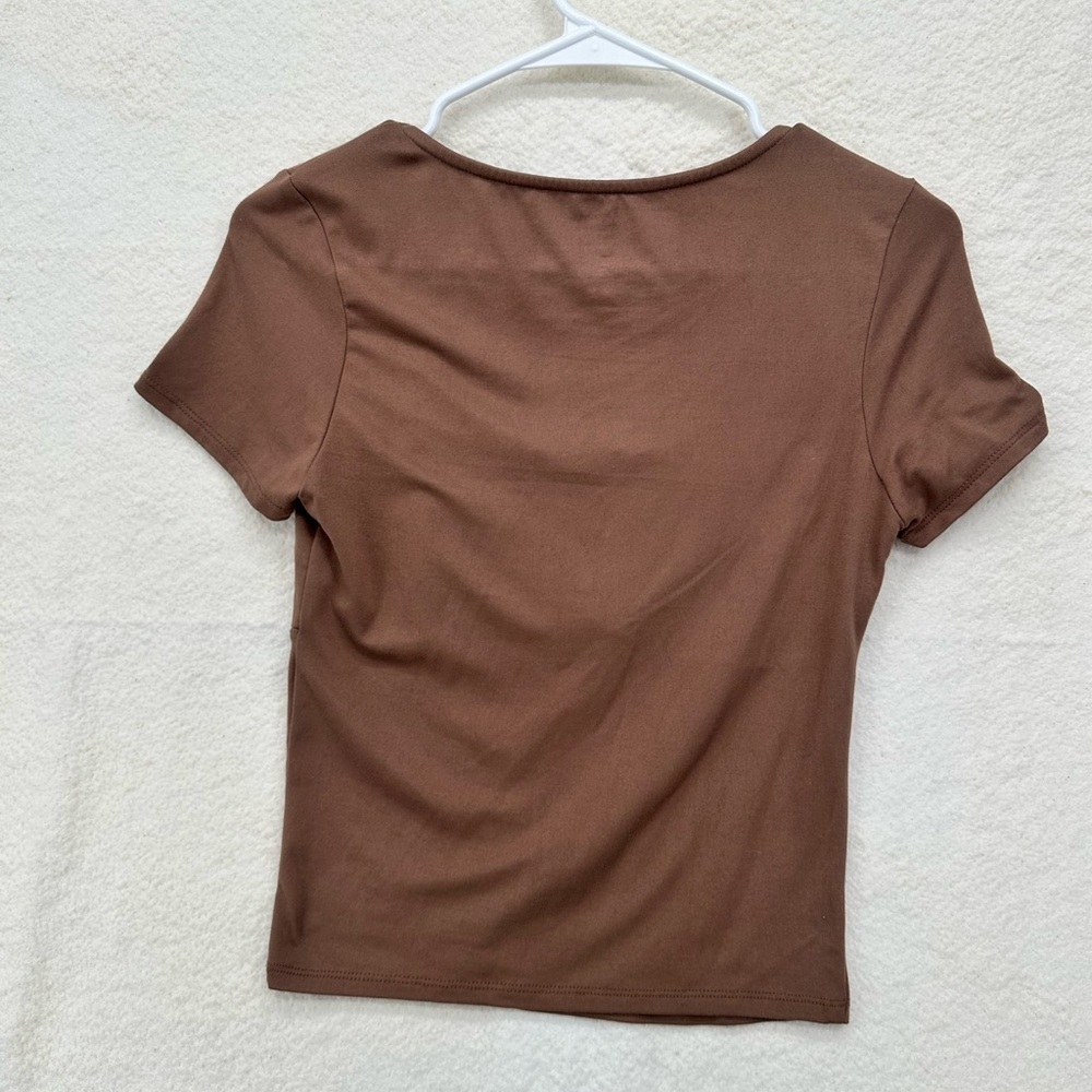 Brown Ruched Scoop Neck Cropped Short Sleeve Top - Picture 2 of 5